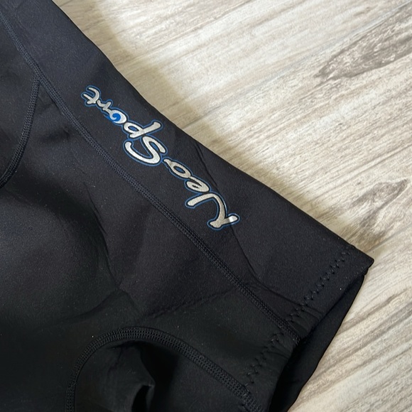 • Neosport wetsuit, size 6 • - Picture 3 of 7